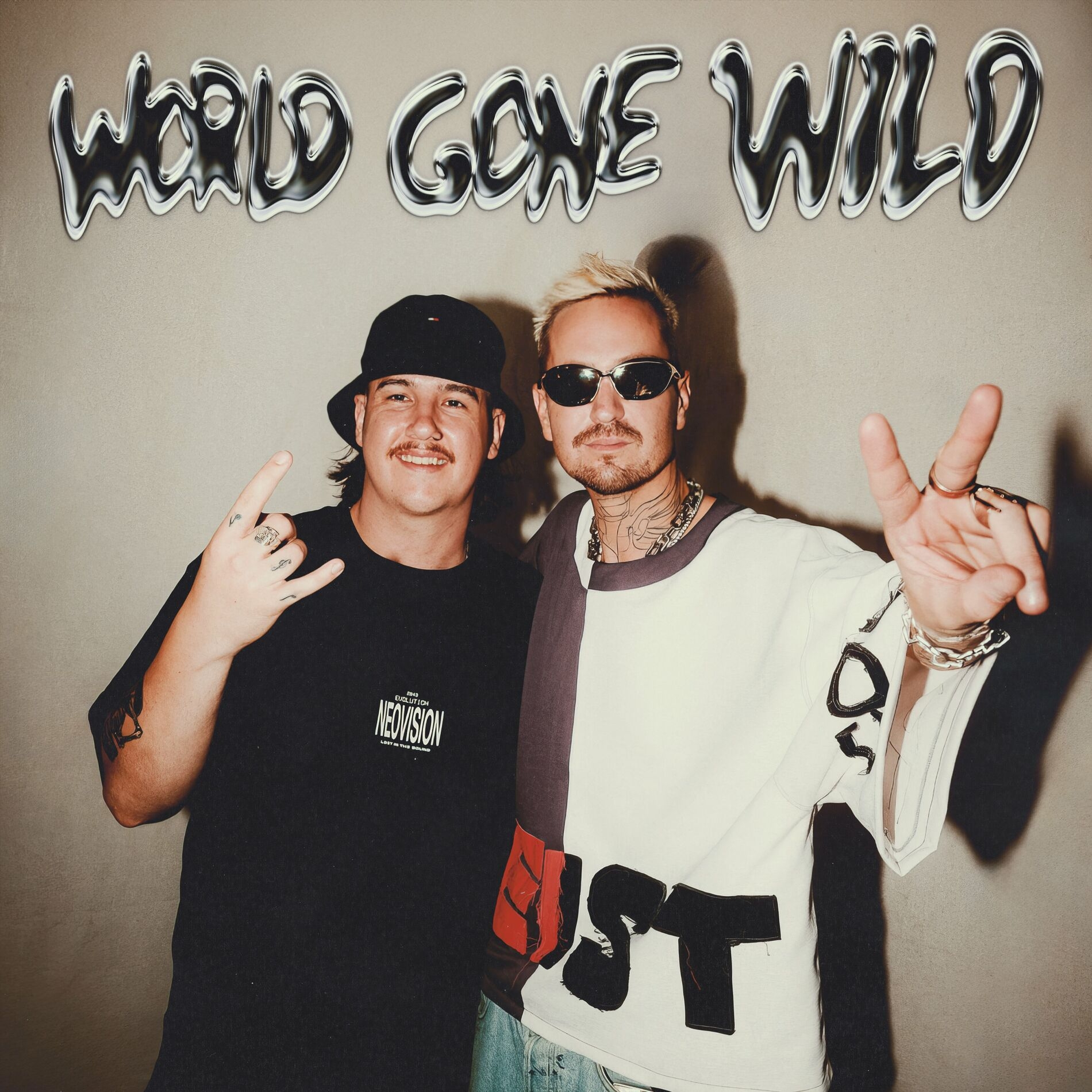 Обложка трека "World Gone Wild - Robin Schulz"
